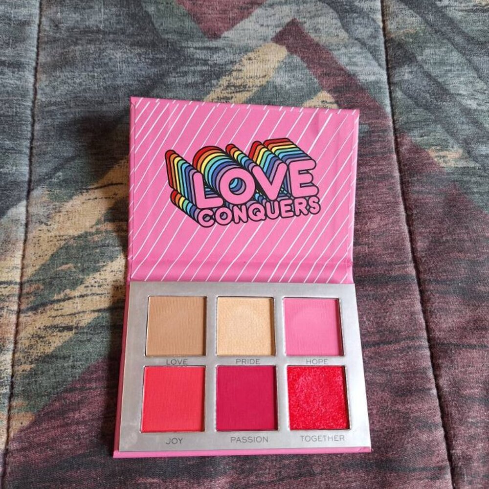 ✨  Revolution “Love Conquers” Palette